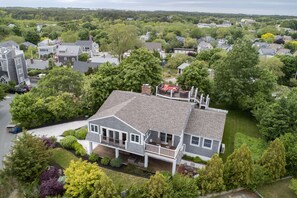 Exterior - West End 2 BR 2 BA with bonus queen sleep sofa, private farmers porch & parking (Provincetown)