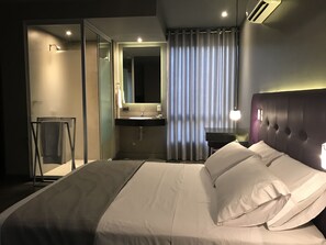 ห้องสแตนดาร์ดดับเบิล, เตียงคิงไซส์ 1 เตียง | เครื่องนอนระดับพรีเมียม, ผ้านวมขนเป็ด, มินิบาร์, ผ้าม่านกันแสง