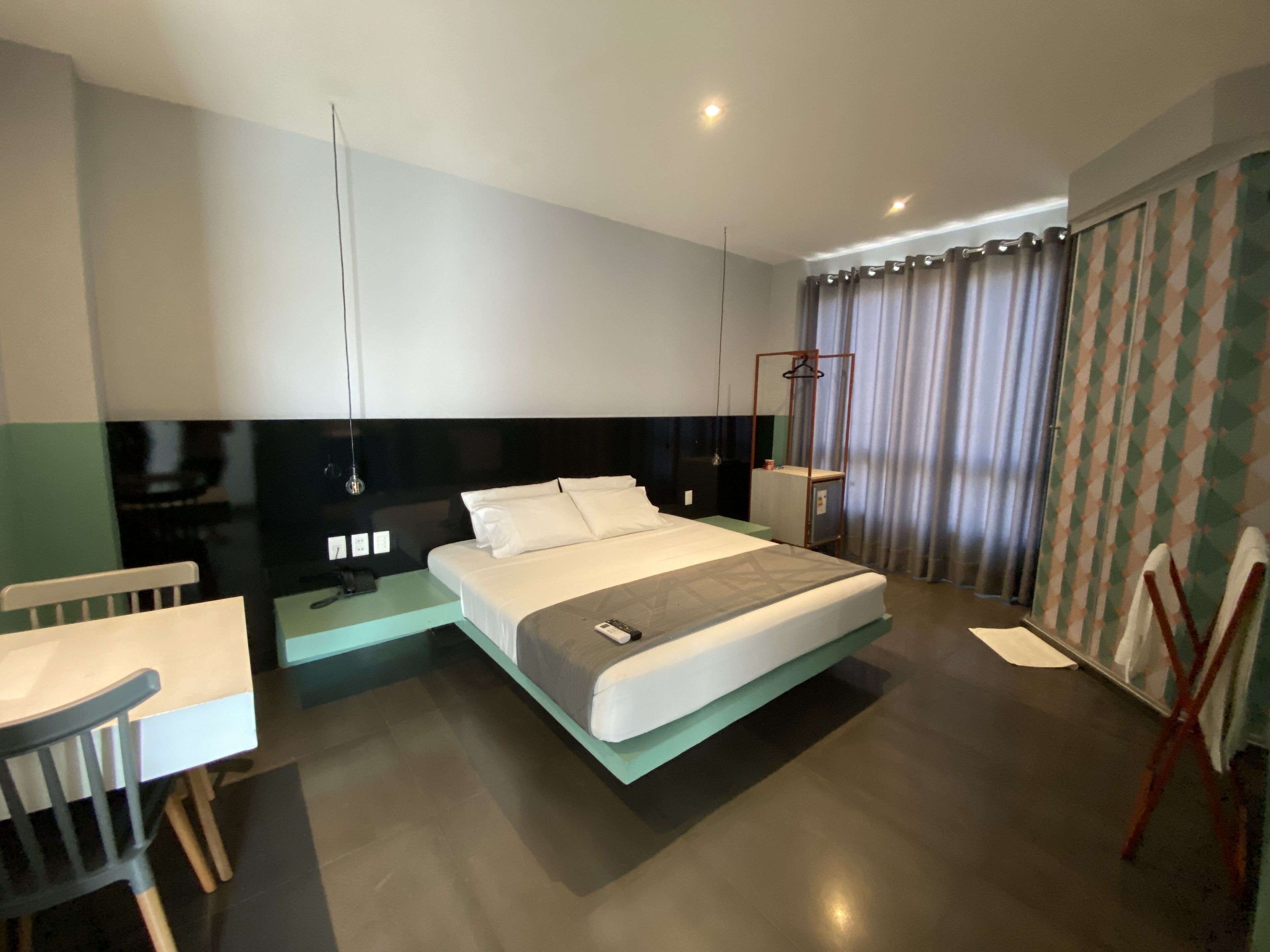 Doppia Deluxe, 1 letto queen | Biancheria da letto di alta qualità, copriletto in piuma, minibar