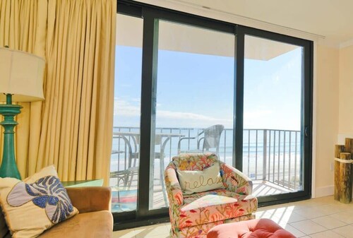 SUORA OCEANFRONT NORTH MYRTLE HEART: ssä! Wi-Fi * Parveke * Uima-allas!