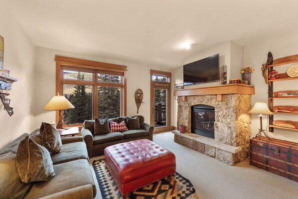 Televisión de pantalla plana, chimenea