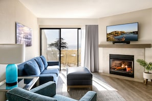 Signature Suite, 1 Queen Bed with Sofa bed, Partial Ocean View (Suite-Partial Ocean View) | Hypo-allergenic bedding, in-room safe, individually decorated