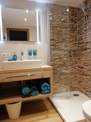 Family Apartment, 1 Queen Bed with Sofa bed, Non Smoking | Bathroom | Shower, hair dryer, towels - Haus Monika (Oetz)