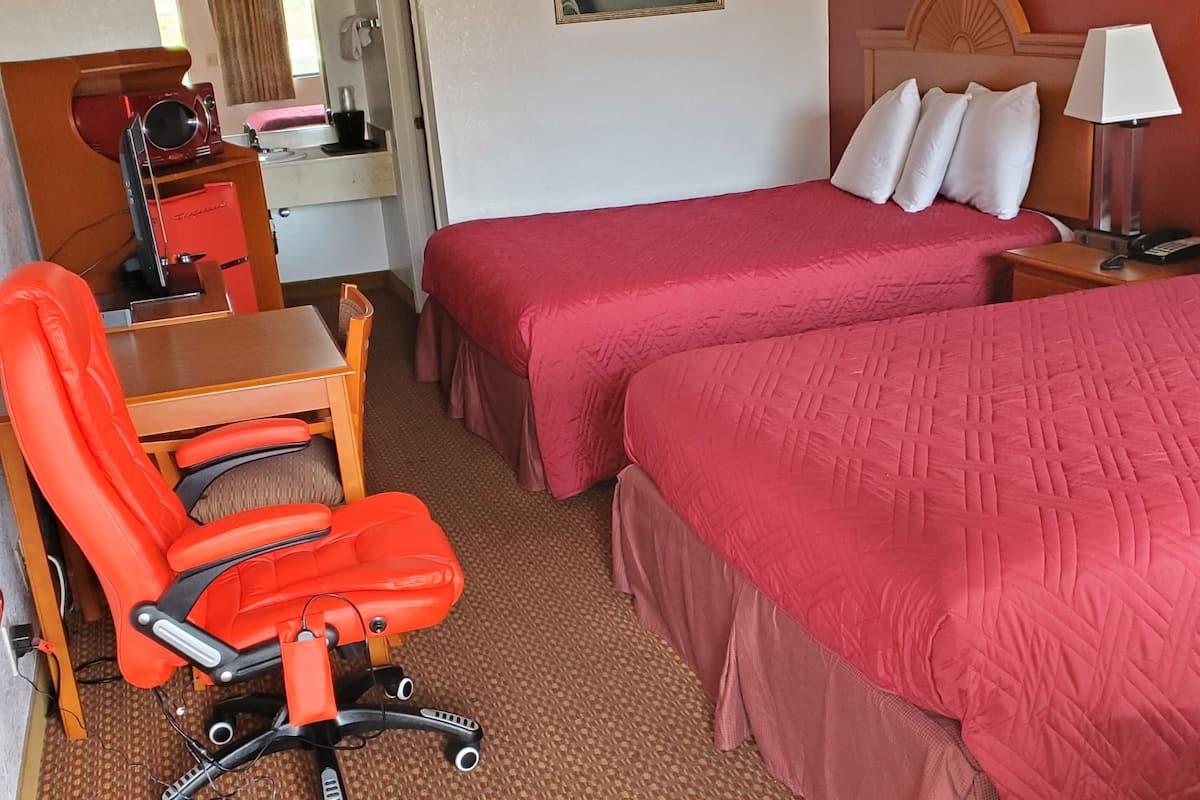 Standard Room, 2 Queen Beds, Non Smoking | Living area | Flat-screen TV