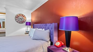 Standard Room, 1 King Bed, Non Smoking | Desk, free WiFi, bed sheets