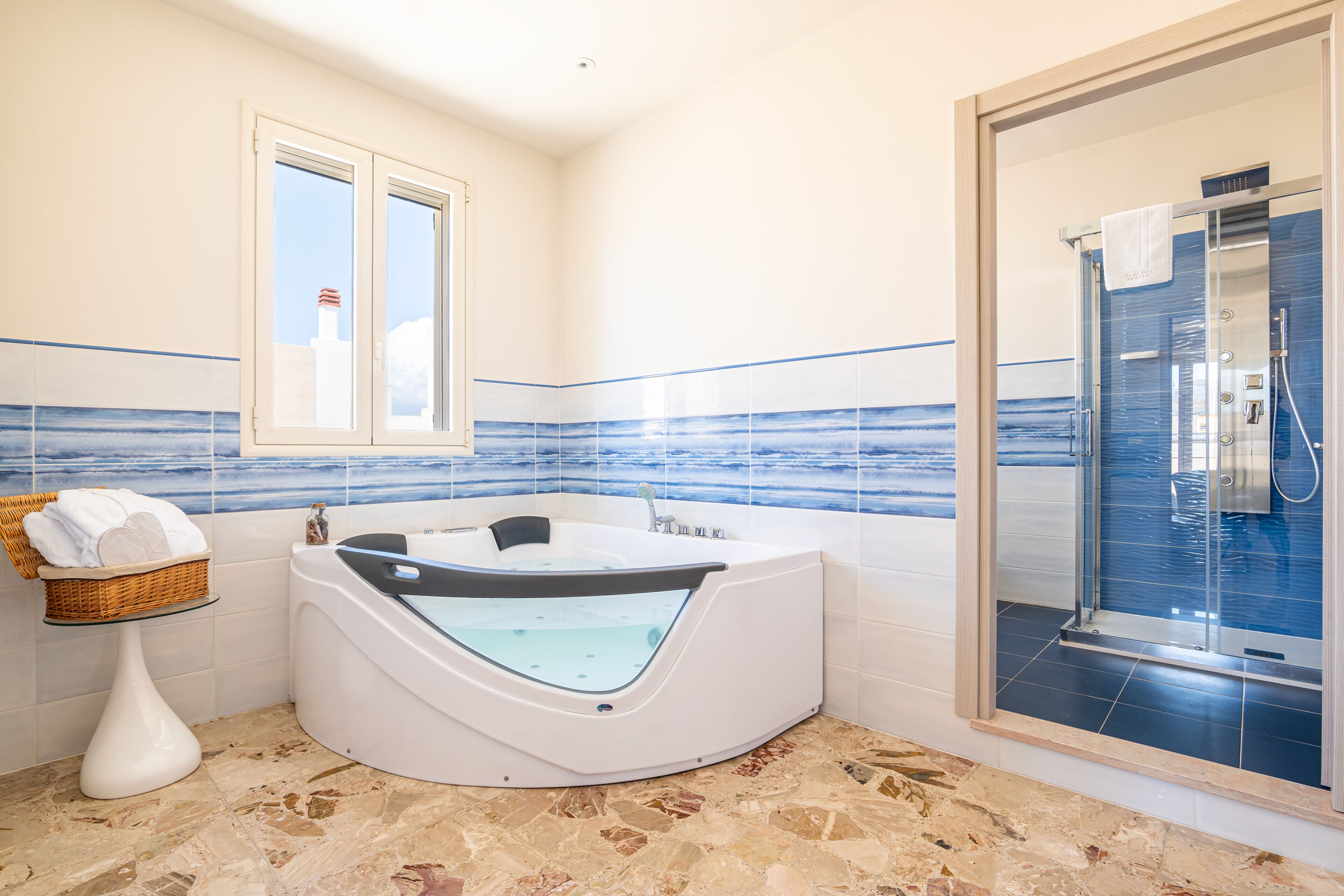 Luxury Studio Suite | Private spa tub
