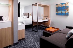 Desk, laptop workspace, blackout curtains, iron/ironing board - SpringHill Suites by Marriott Columbus Easton Area (Columbus)