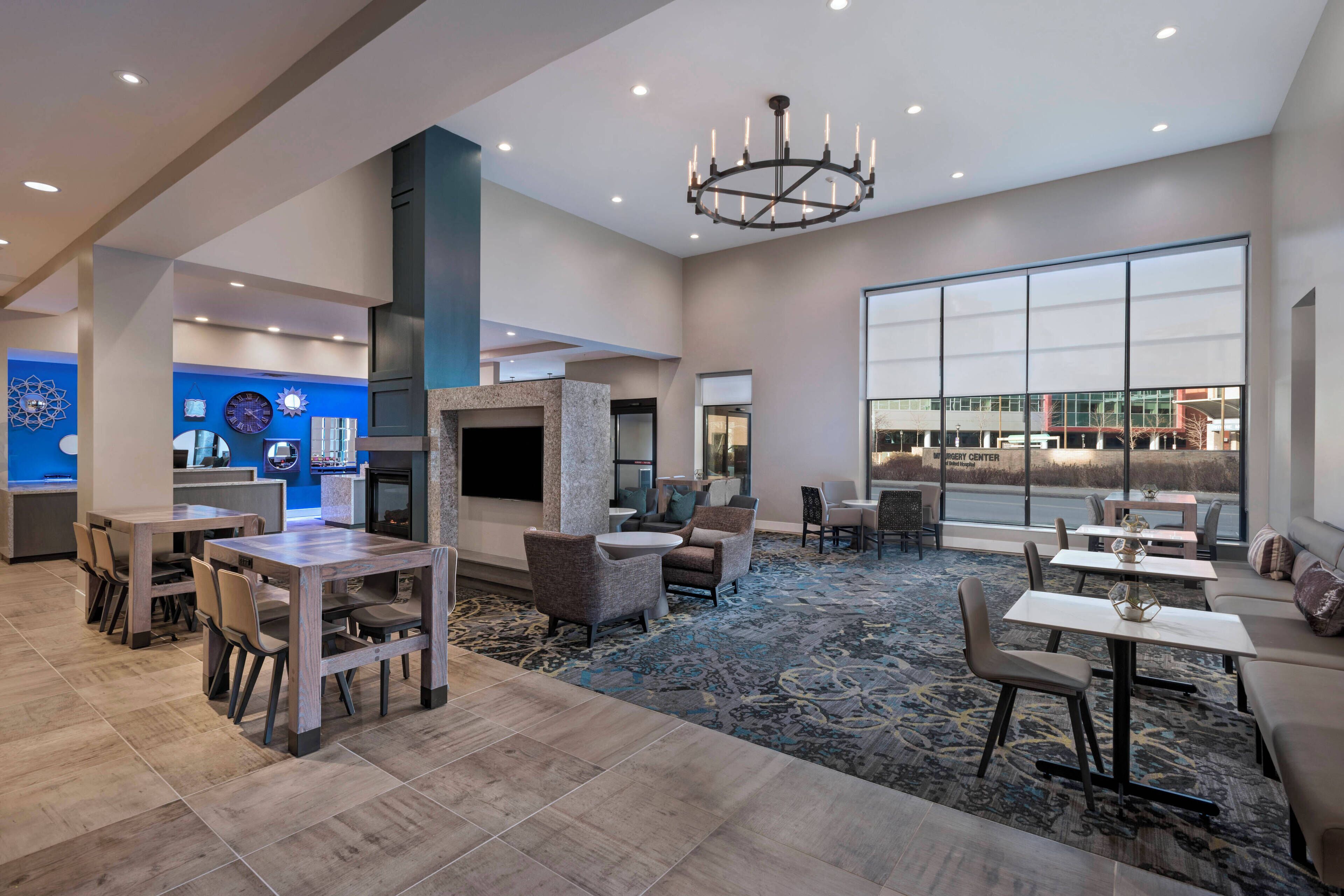 DoubleTree by Hilton Hotel St. Paul Downtown Reviews, Deals & Photos