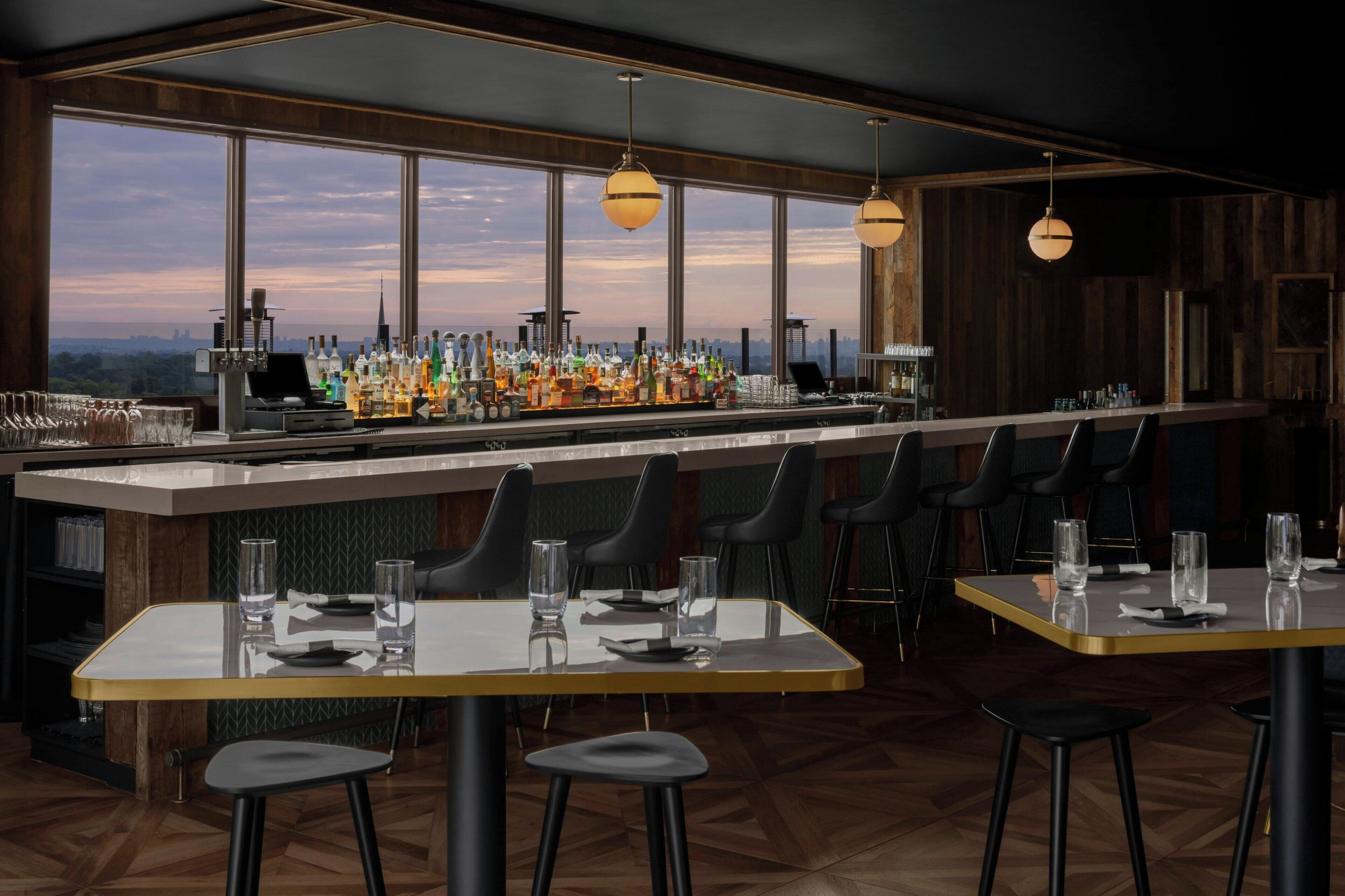 2 bars/lounges, rooftop bar