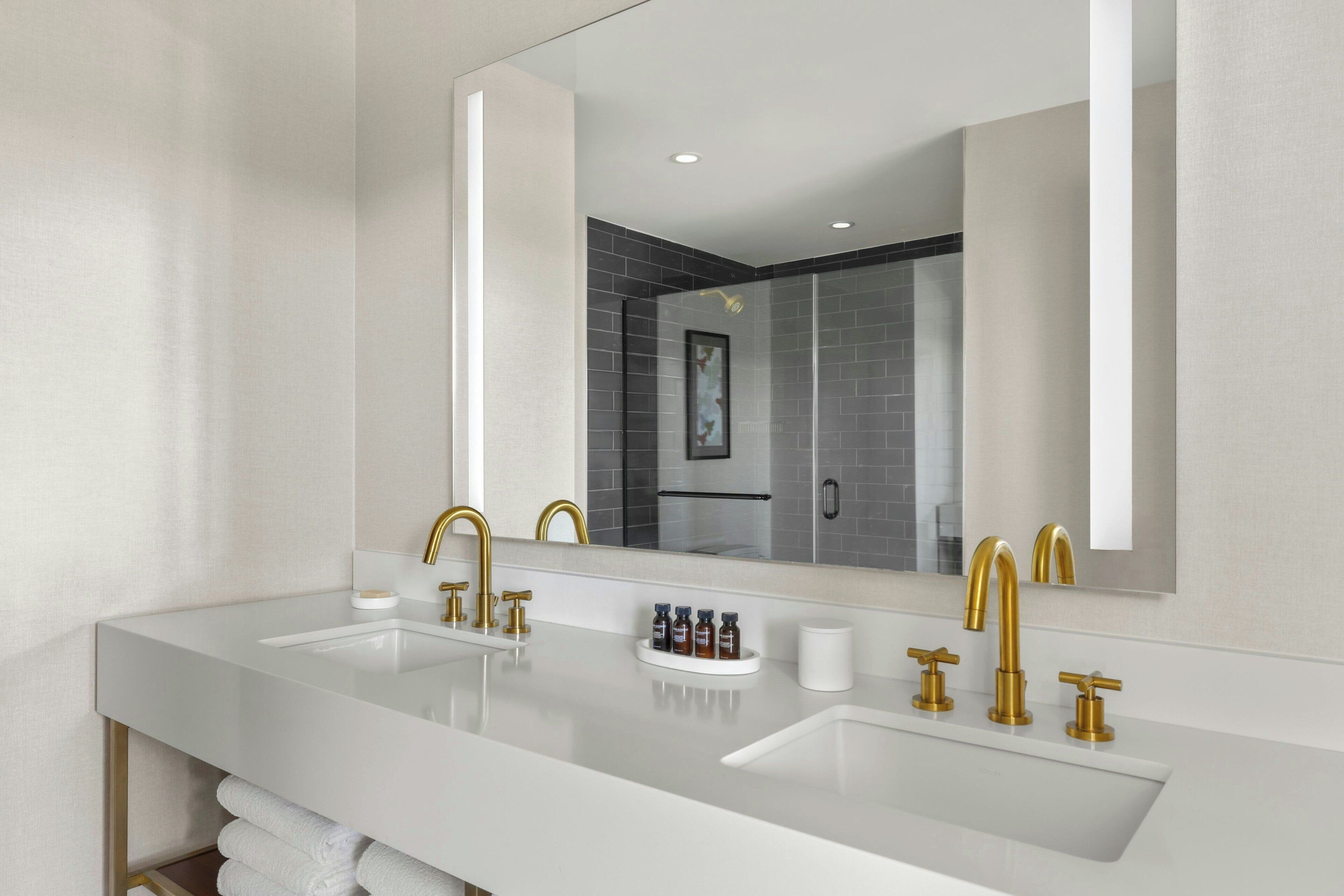 room, 1 king bed, corner | frette italian sheets, premium bedding, pillow-top beds, minibar