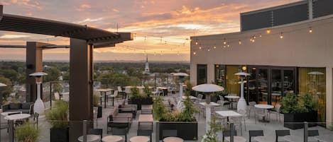 Petit déjeuner, déjeuner et dßner servis sur place