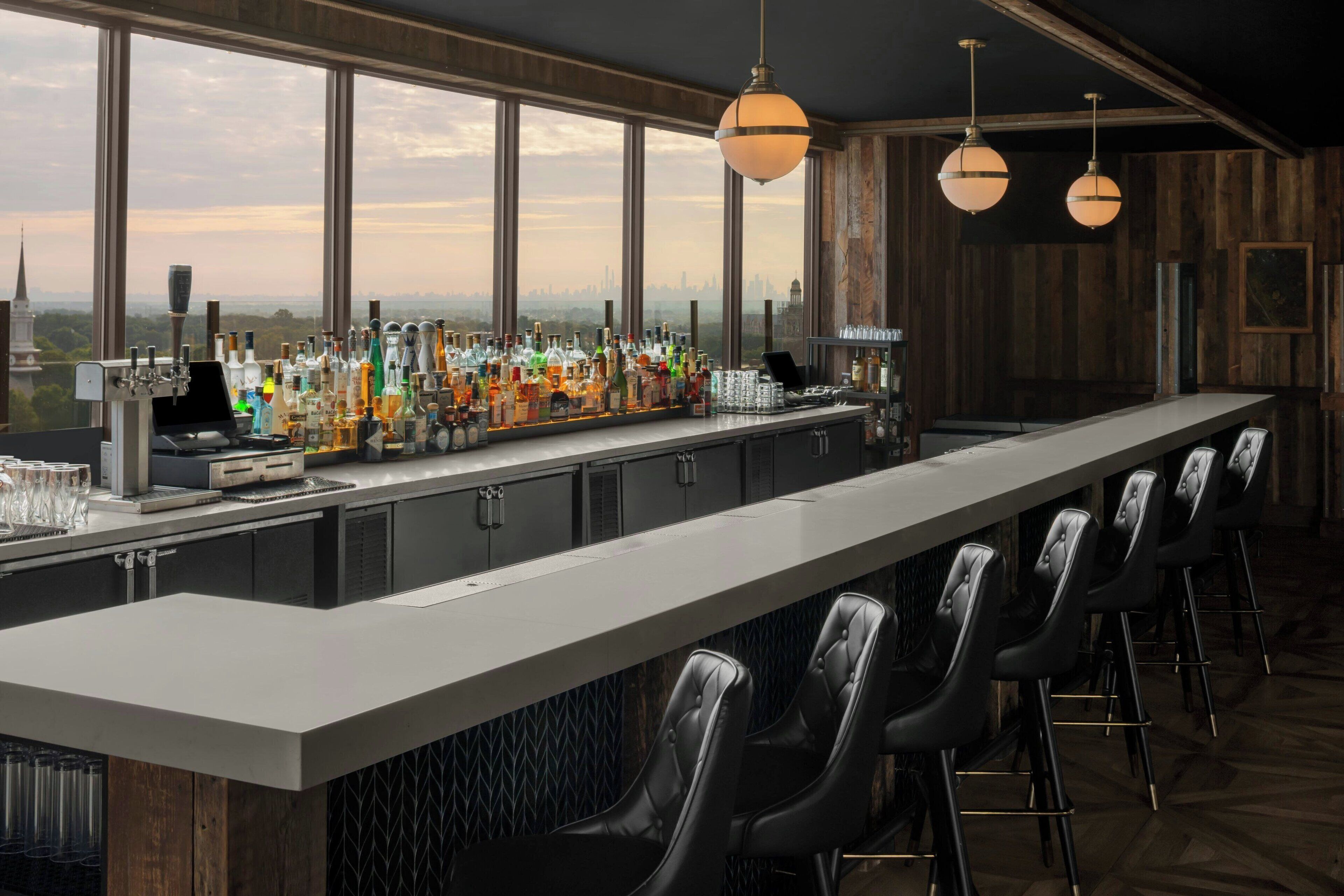 2 bars/lounges, rooftop bar
