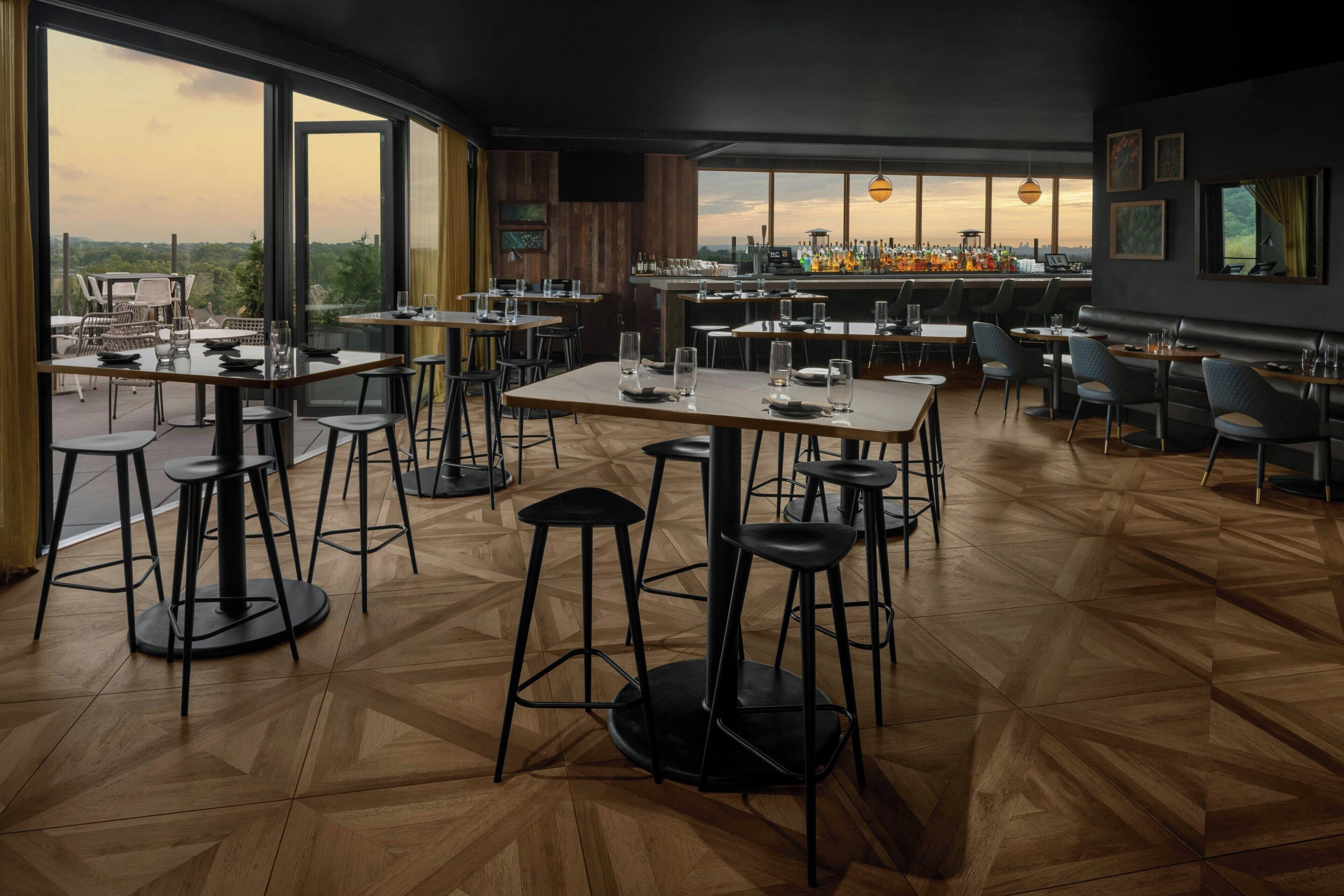 2 bars/lounges, rooftop bar