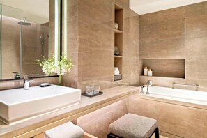 Apartment, 3 Bedrooms | Bathroom | Deep-soaking bathtub, rainfall showerhead, free toiletries, hair dryer - Marriott Executive Apartments Hangzhou Yuhang (Hangzhou)