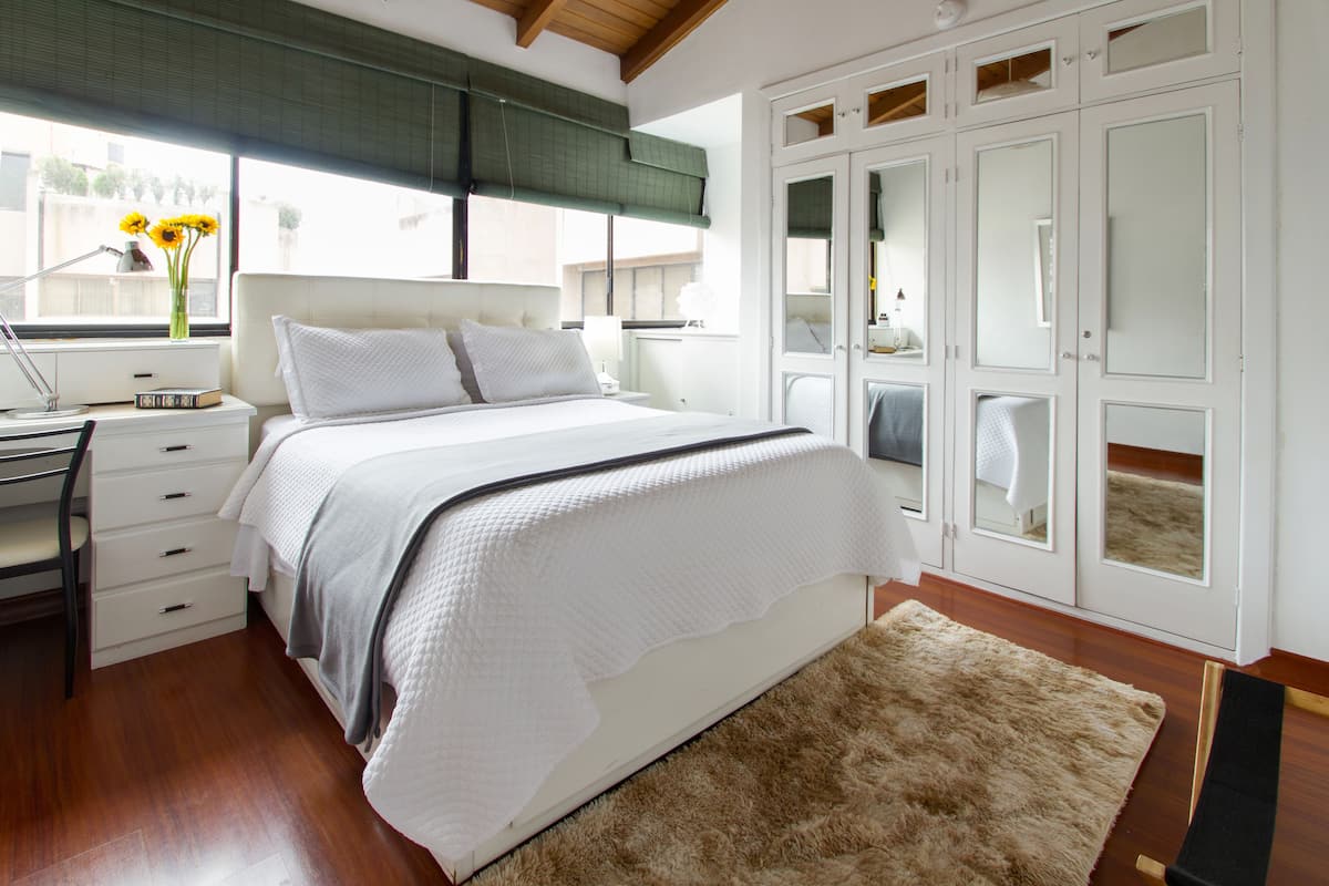 Egyptian cotton sheets, premium bedding, in-room safe
