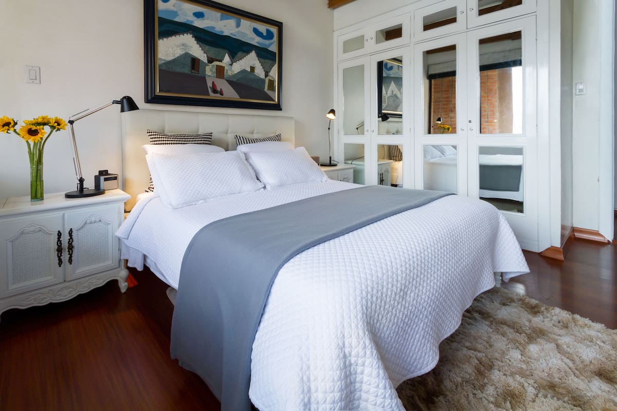 Egyptian cotton sheets, premium bedding, in-room safe