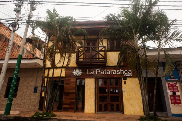 Property entrance - La Patarashca Hotel (Tarapoto)