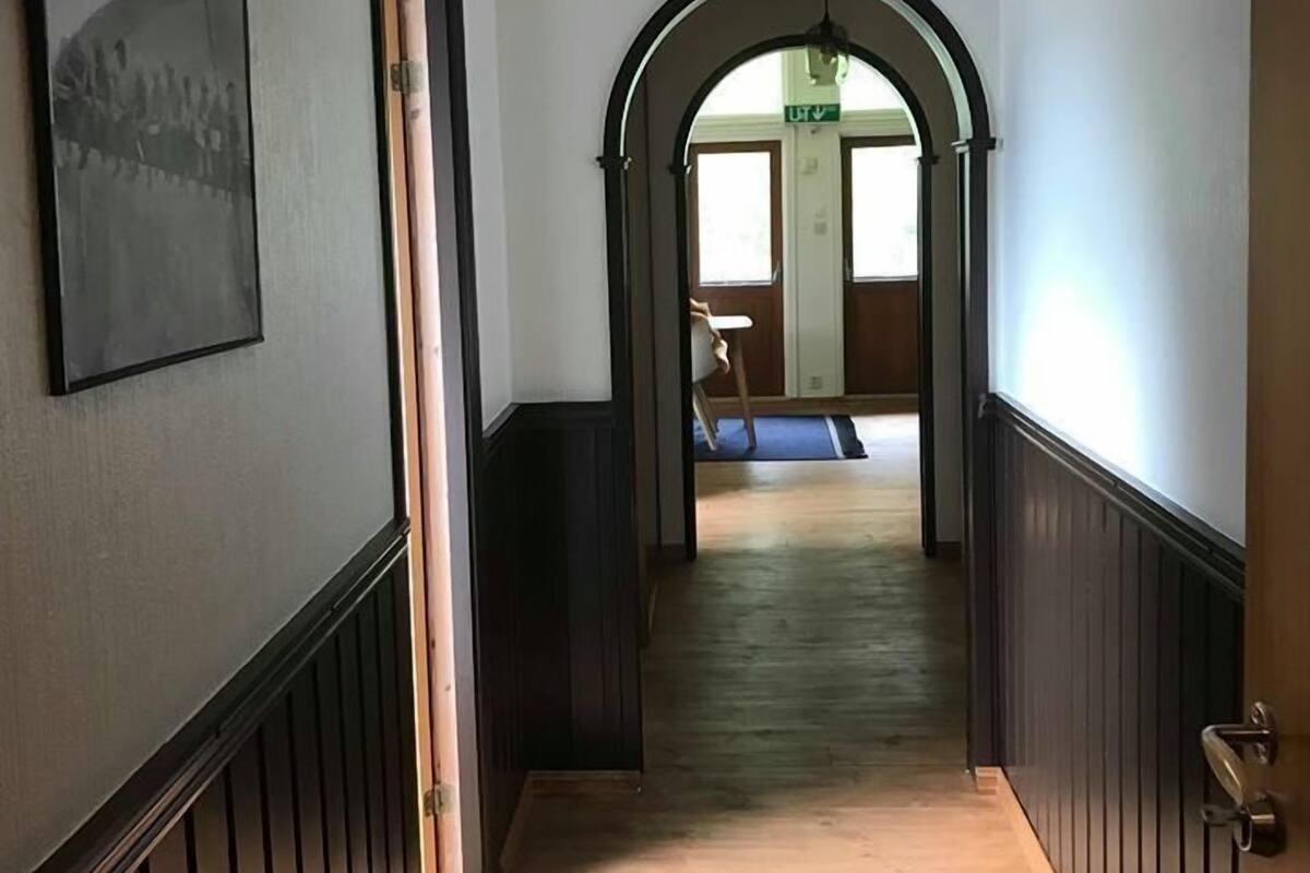 Cortinas blackout, tabla de planchar con plancha, cunas y wifi gratis