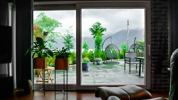 Apartment 4, Multiple Beds, Non Smoking | Living room