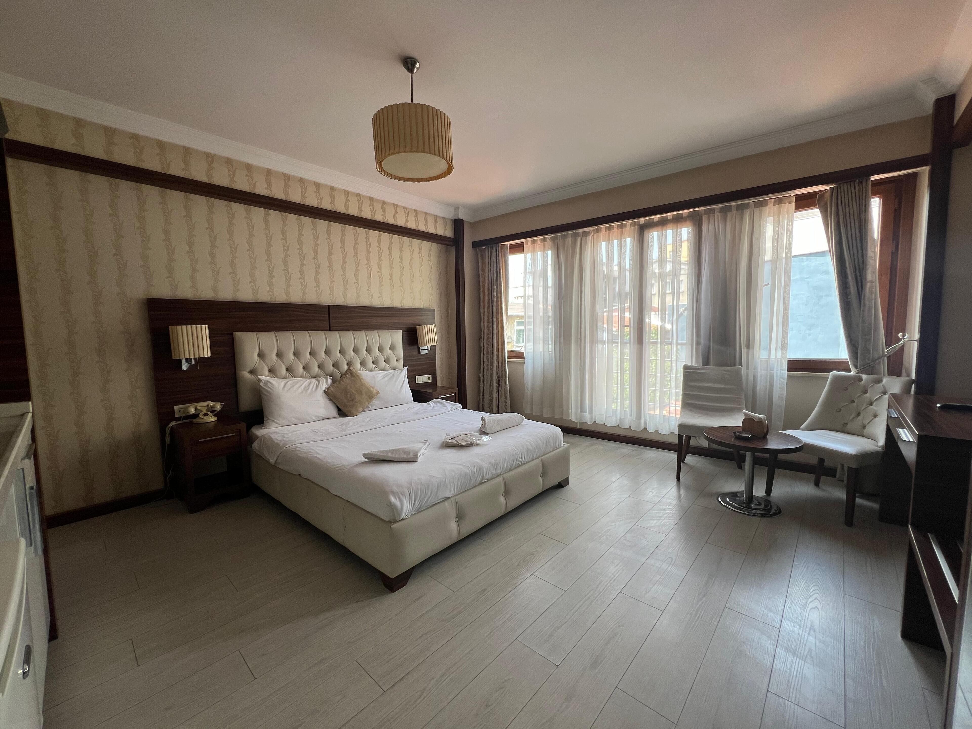 1 bedroom, premium bedding, in-room safe, desk