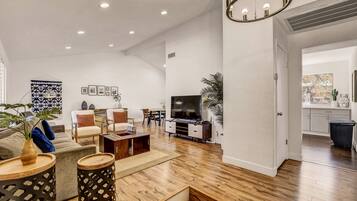 Smart TV, Hulu, streaming services