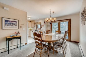Dining - Pinecreek #F - 3 BR: Close to Town- Shuttle to Slopes- Pool & Hot Tub Access (Breckenridge)