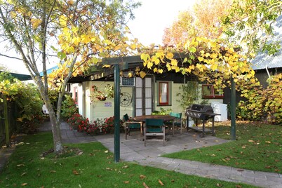 Rural Retreat at the Berry Farm  Close To Hastings