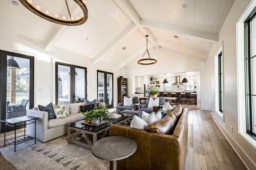 The Sage Farmhouse- A modern farmhouse on 27 acres just 25 mins from Round Top