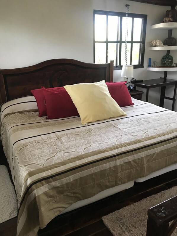 1 Schlafzimmer, Zimmersafe, Schreibtisch, Bügeleisen/Bügelbrett