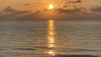 Am Strand, Liegestühle, Strandtücher