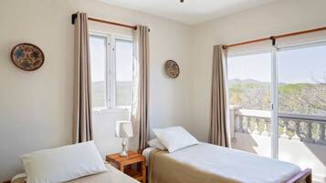 3 slaapkamers, een bureau, reisbedje, gratis wifi
