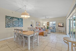 Interior - Island House Beach Resort 10N (Siesta key)