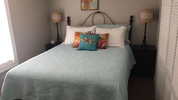 1 bedroom, iron/ironing board, internet, bed sheets