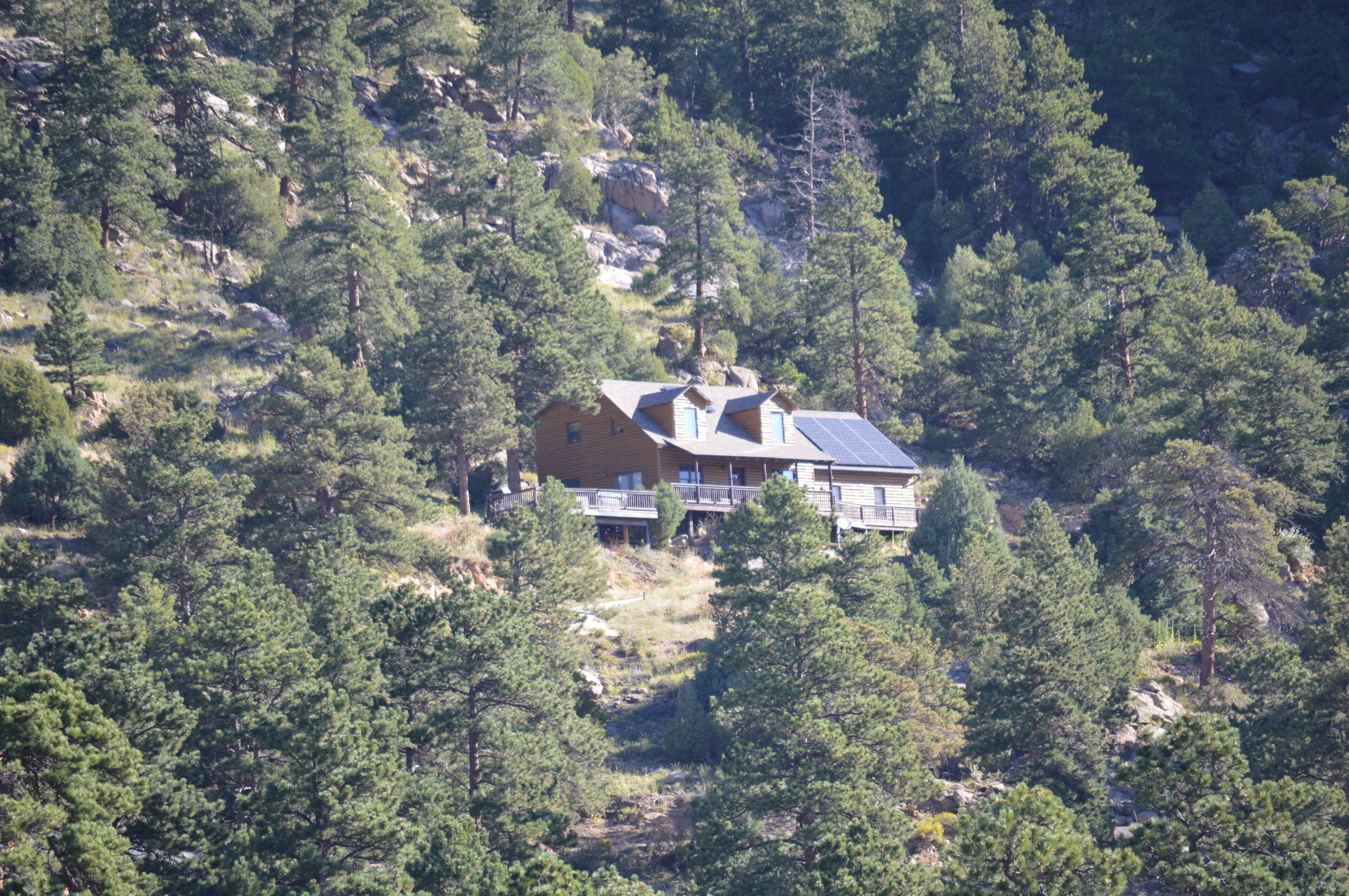 Amazing 3 Bedroom cabin with Incredible of views Estes Park valley from hot tub