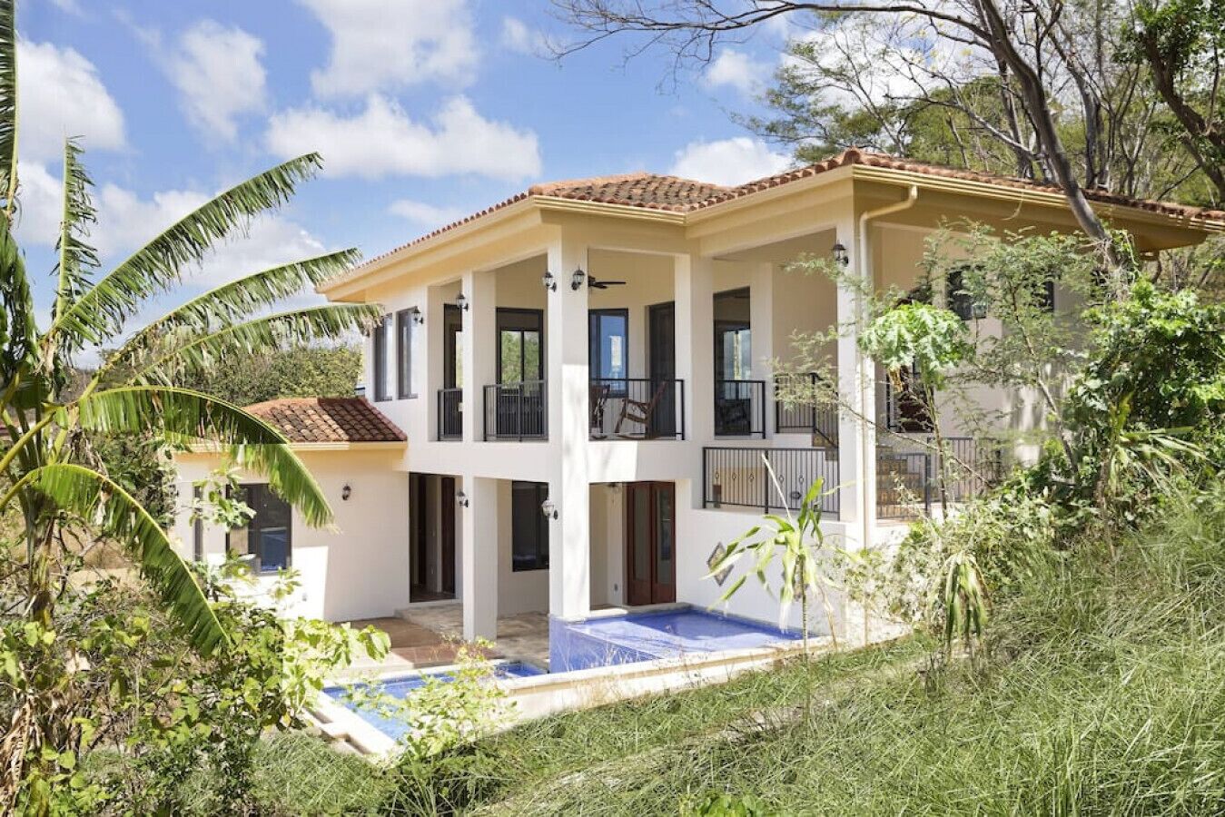 Beautiful villa with infinity pool