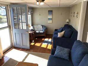 Smart-TV, DVD-spiller og bøker