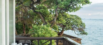 Oceanfront Romantic Couple's Getaway with Private Beach w/ Full Living Amenities