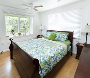 2 bedrooms, in-room safe, iron/ironing board, free WiFi - Oceanfront Romantic Couple's Getaway with Private Beach w/ Full Living Amenities (Hauula)