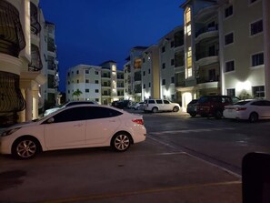 Property grounds - Apartamento completo mueblados, con tres harbitason y parqueo   (Stgo)