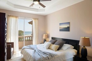 3 bedrooms, travel cot, free WiFi, bed sheets - Río Dulce V-13: Oceanview Penthouse (Hacienda Iguana)