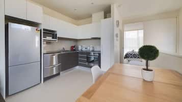 雪櫃、微波爐、焗爐、爐具