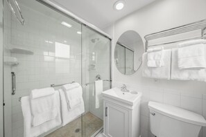 Shower - Island House Beach Resort V32 (Siesta Key)