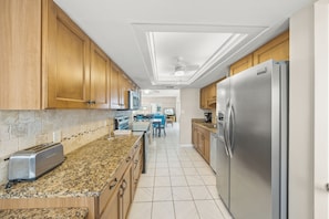 Fridge, microwave, oven, stovetop - Island House Beach Resort 12N (Siesta Key)