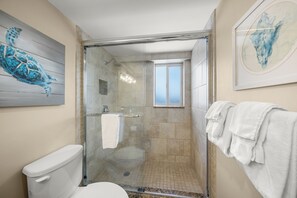 Shower, hair dryer, towels - Island House Beach Resort 12N (Siesta Key)
