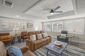 スマートテレビ、テーブルサッカー台、卓球台