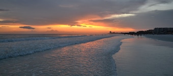 Island House Beach Resort V10B