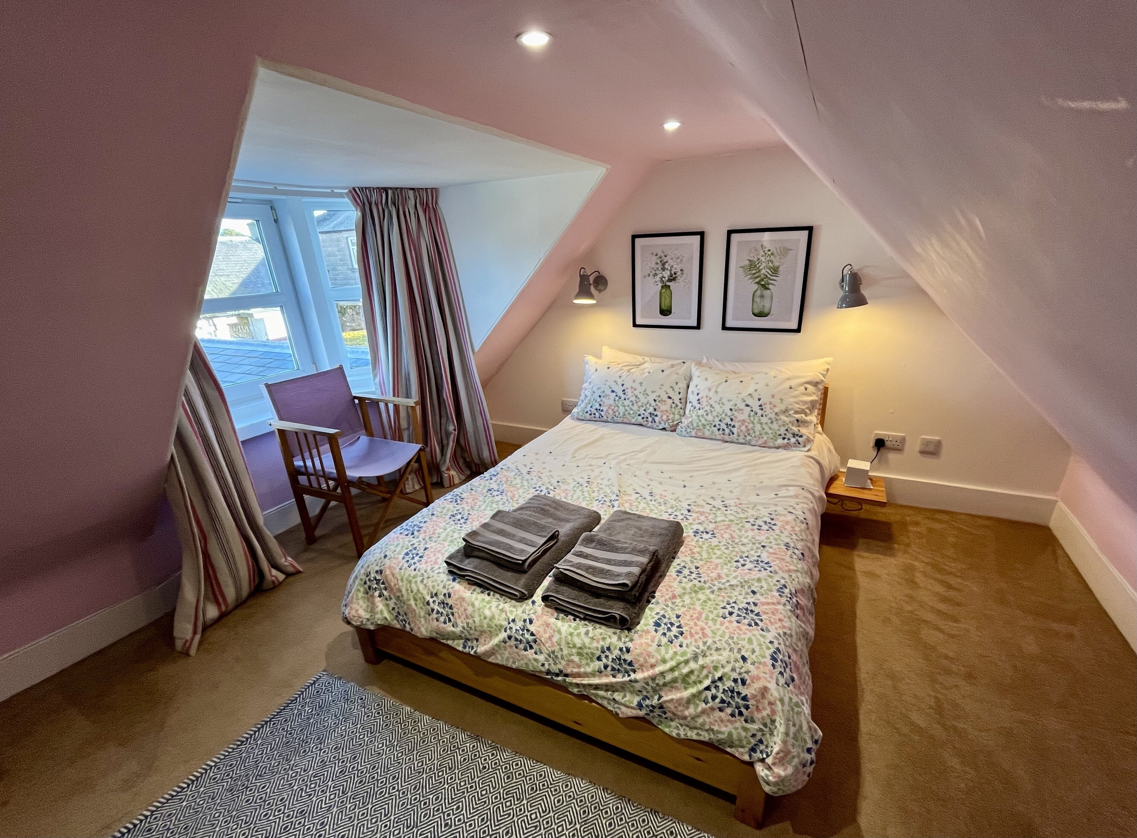 2 عدّة غرف نوم ومكواة/لوح كي وواي فاي مجانًا وملاءات أسرّة