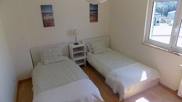 3 quartos, ferros/tábuas de passar roupa, Wi-Fi, roupa de cama