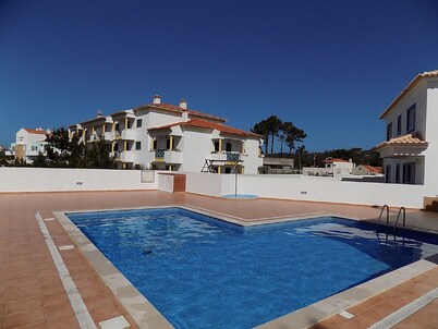 Stunning Villa with Private Garden, Shared Pool, 10 min from lovely beach