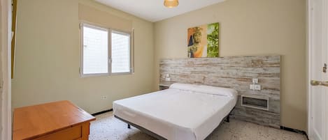 4 chambres, fer et planche à repasser, Wi-Fi gratuit, draps fournis